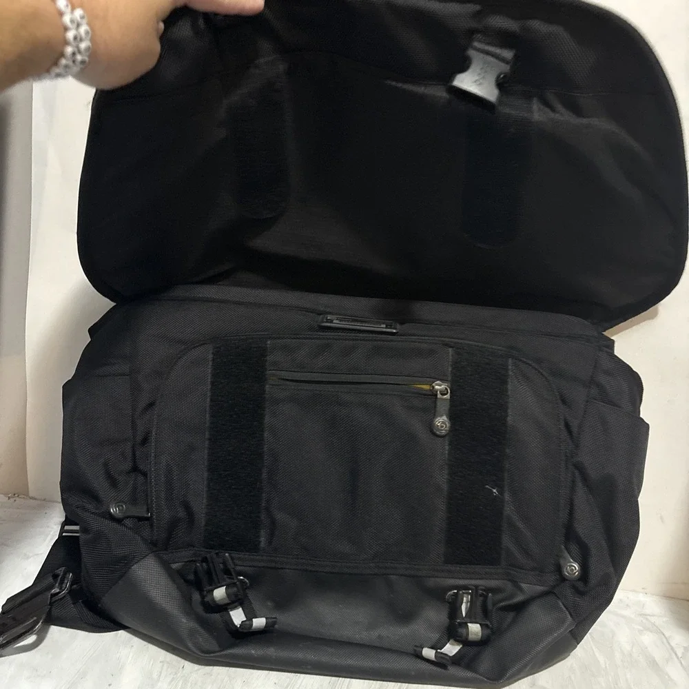 Booq 2 Hybrid Travel Messenger Laptop Camera Bag Duty Crossbody 19